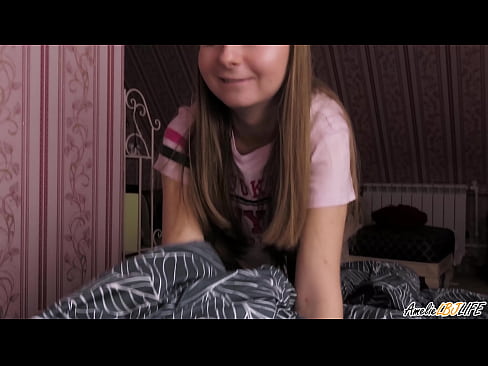 ❤️ Blondie Terda l-BFF tagħha Profondament u Gets Cum F'Ħalqha Porno fb lilna ﹏